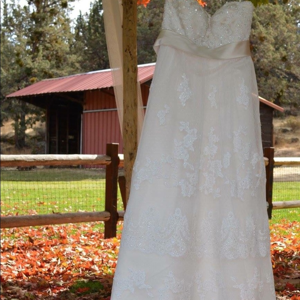 Casablanca Bridal Gown Model 1900